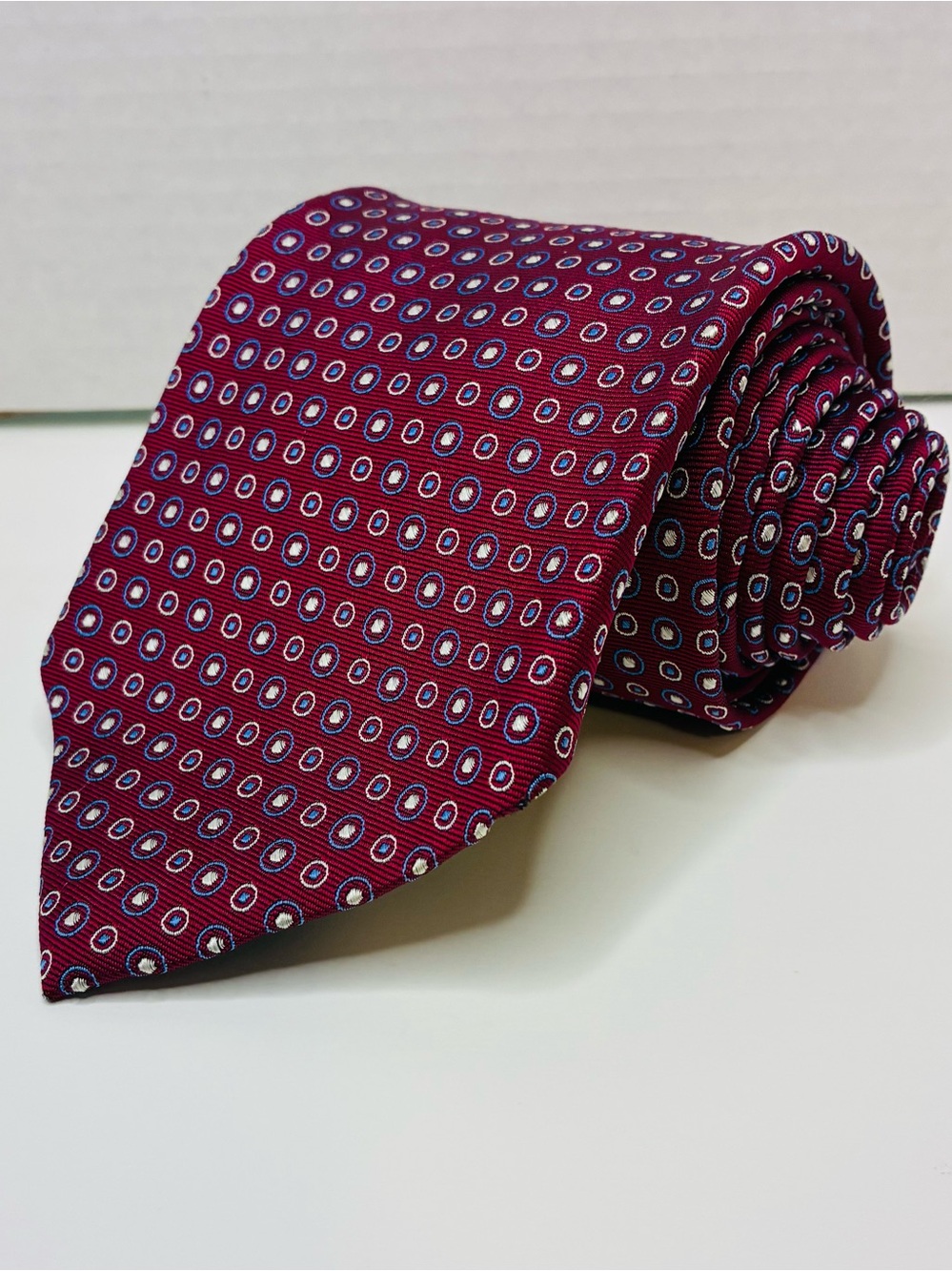 Brooks Brothers Silk Tie Burgundy Blue Geometric Circle Stain Resistant 60x3 7/8